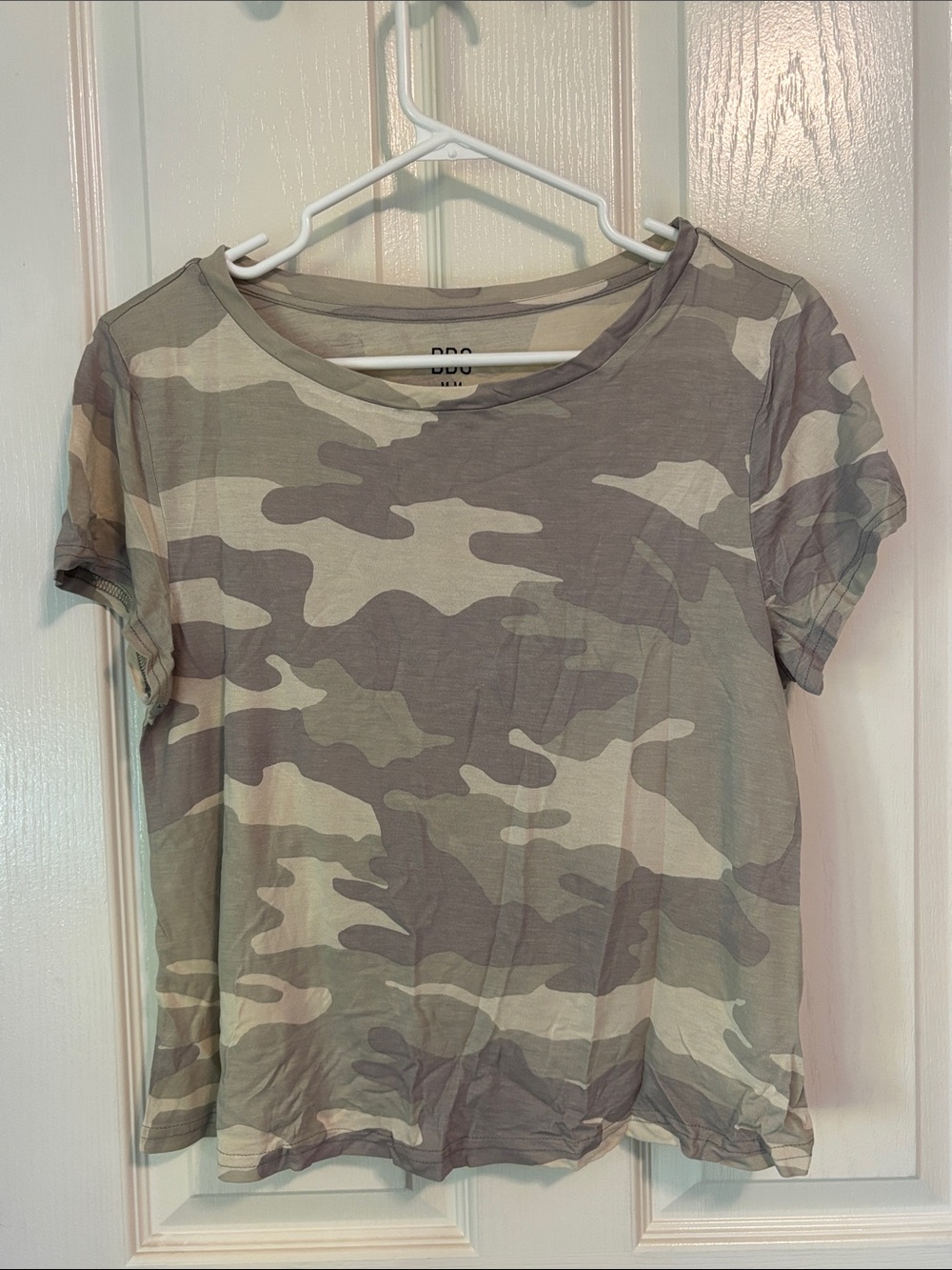 BDG Short Sleeve Camo Tee (size M)